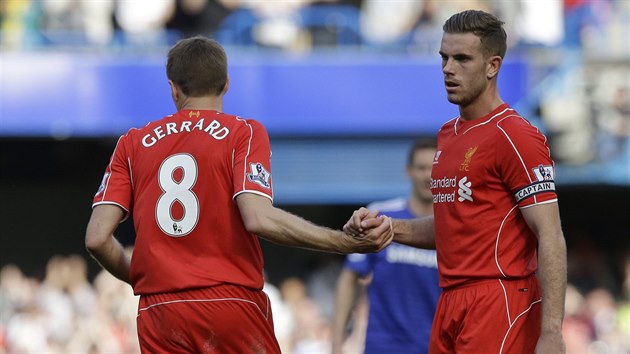 Bval dlouholet kapitn Liverpoolu Steve Gerrard a souasn kapitn Jordan Henderson.