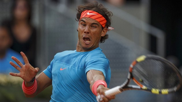 Rafael Nadal se opr do deru ve finle na turnaji v Madridu.