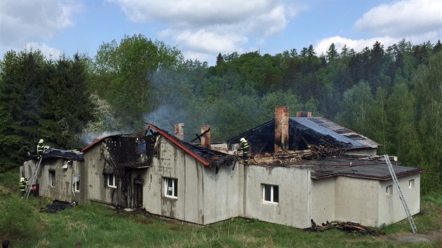 V arelu bvalho tbora v eskm ternberku hoelo, dm tam podle hasi nkdo zaplil mysln (13.5.2015)