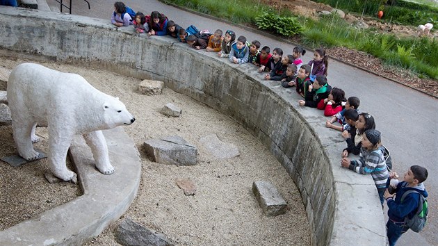 Betonov plkruhov pkop v zoo stoj od roku 1922. Pvodn vznikl pro malajsk medvdy. Ledn medvdi ho obvali v letech 1956 a 1964.