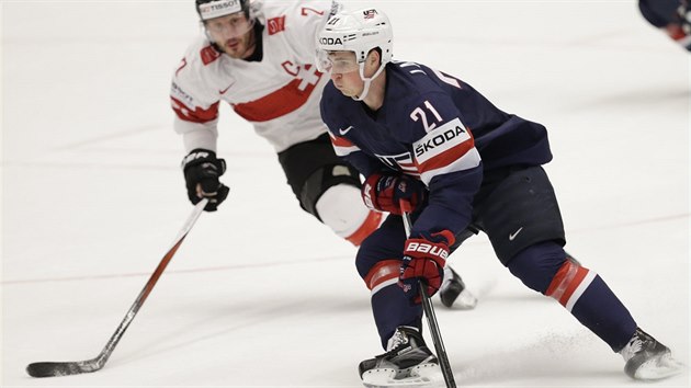 Amerian Dylan Larkin bhem tvrtfinle proti vcarsku.