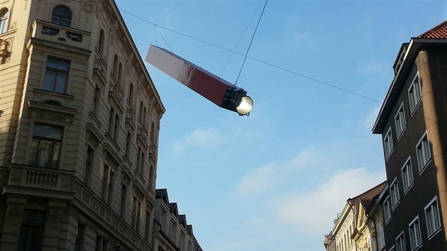 Raketa sochae Jiího Davida v Dlouhé ulici.