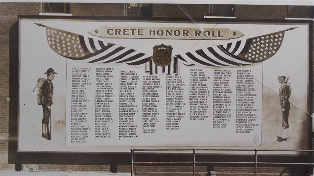 Dobový “billboard" ve městě Crete v Nebrasce. Najdete zde celou řadu českých jmen.