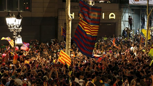 Fanouci Barcelony slav titul na Las Ramblas.