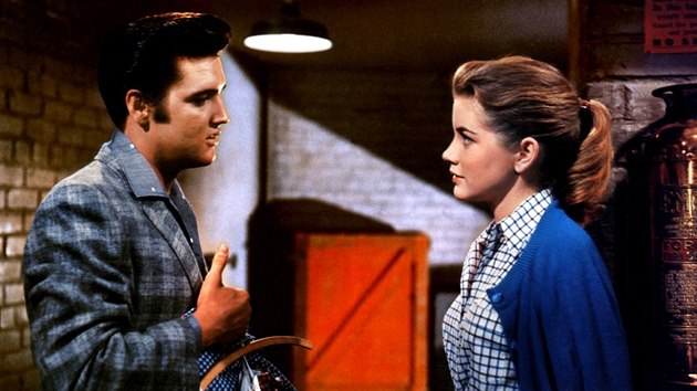 Dolores Hartov a Elvis Presley ve filmu Loving You