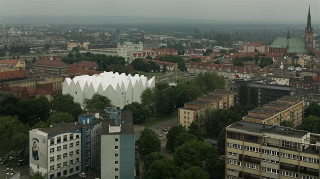 Koncertn budova stoj v blzkosti historickho centra ttna na mst pvodn koncertn sn, kter byla zniena bhem druh svtov vlky.