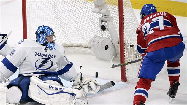 Alex Galchenyuk z Montrealu nepekonal Bena Bishopa, branke Tampa Bay.