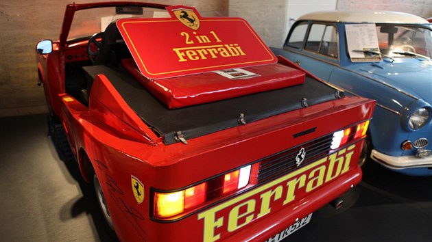 Dva v jednom aneb jak by mohlo vypadat Trabi Ferrari.