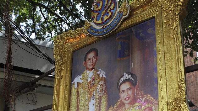 Thajsk krl je podle asopisu Forbes nejbohatm monarchou na svt a jeho majetek se odhaduje na 30 miliard dolar.
