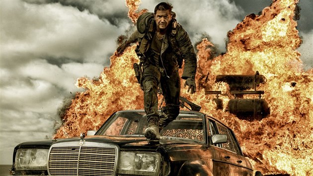 Tom Hardy je v titulní roli zajímavý do chvíle, ne� se zbaví kovové masky.