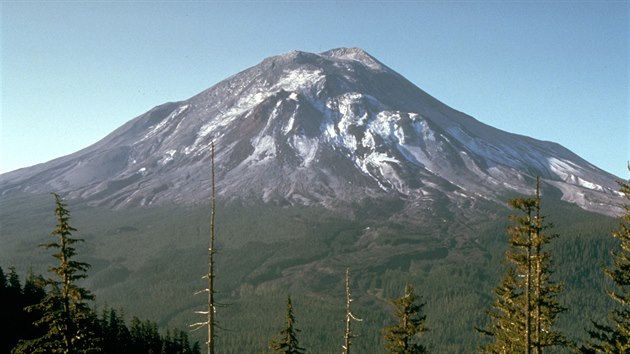Mount St. Helens 17. kvtna 1980, den ped erupc.