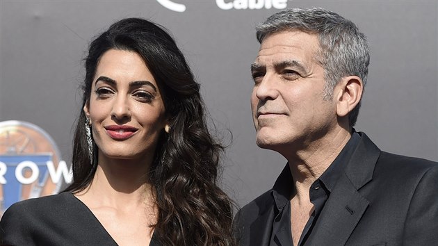 George Clooney a jeho manželka Amal (Anaheim, 9. května 2015)