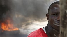 Nepokoje v Burundi vyhnaly ze zem desetitisíce uprchlík (14. kvtna 2015)