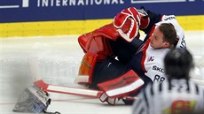 Jedna z ruských střel v utkání hokejového MS v Ostravě poničila slovenskému...