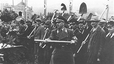 Slavnostní výkop na stavb� dálnice v Liberci v dubnu 1939.