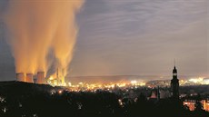 Ve�erní pohled na turówskou elektrárnu.