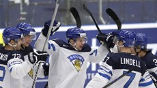 Finové se radují z vyrovnávacího gólu.