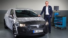 Šéf Opelu Karl-Thomas Neumann představí novou astru na autosalonu ve Frankfurtu...