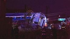 Nejmén pt lidí zahynulo pi noní nehod vlaku ve Filadelfii na východ...