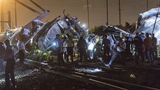 Nejmén pt lidí zahynulo pi noní nehod vlaku ve Filadelfii na východ...