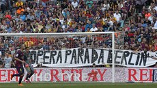 Fanoušci Barcelony rozvinuli transparent s nápisem „Další zastávka Berlín“, kde...