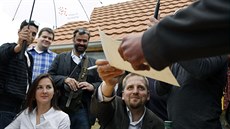 Samozvaný prezident Liberlandu Vít Jedlika vydává zájemcm potvrzení o...