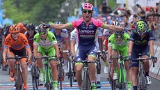 Diego Ulissi vít�zí v sedmé etap� Gira.