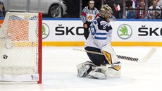 P�EKONÁN. Finský gólman Pekka Rinne inkasuje gól ve �tvrtfinále s �eskem.
