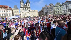 Zaplněné Staroměstské náměstí fandí českým hokejistům v boji o bronz.