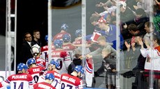 LOUČENÍ. Čeští hokejisté se loučí s fanoušky.