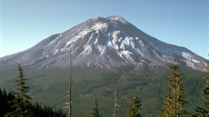 Mount St. Helens 17. kvtna 1980, den ped erupcí.