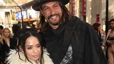 Lisa Bonetová a Jason Momoa (Los Angeles, 7. kvtna 2015)