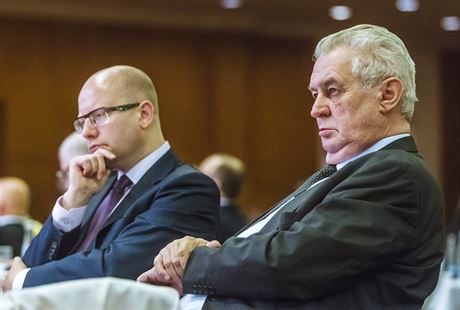 Názoroví rivalové: prezident Milo Zeman a premiér Bohuslav Sobotka