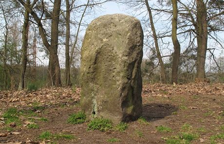 Menhir v Kersku na Nymbursku m pouze 76 centimetr, je to kemenn pskovec...