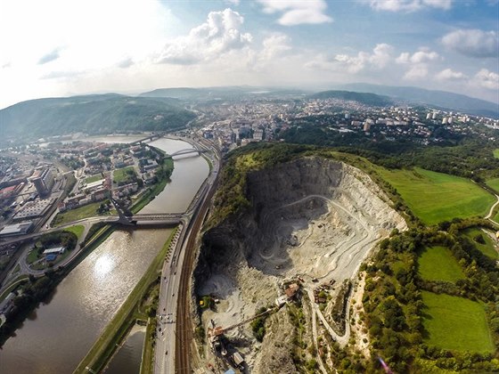 Jeden z draebních snímk z výstavy 7+1 Ústeckých fotograf - kamenolom v...