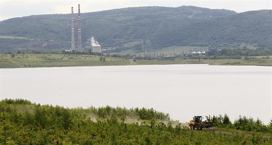 Jezero Milada s plochu 252,2 hektaru, délkou 3,2 kilometru, íkou a 700 metr...