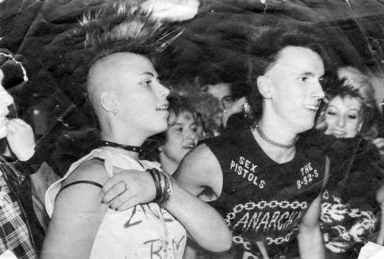 Radikální punkerkou se Jana Beková Petrovická stala v roce 1986 ve svých...