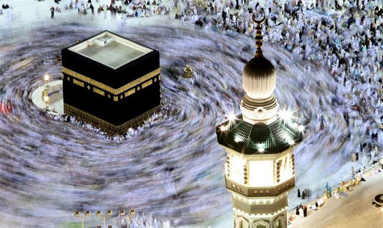 Na konec pouti do Mekky musí muslimové sedmkrát obejít Kaabu (28. listopadu...