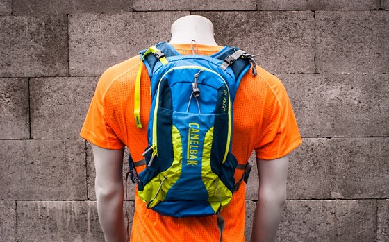 TEST: Camelbak Ultra 10 - Nový becký batoh nejen na ultratrail z dílny legendární americké firmy, která jako první pila na trh s batohy osazenými hydrataními vaky.