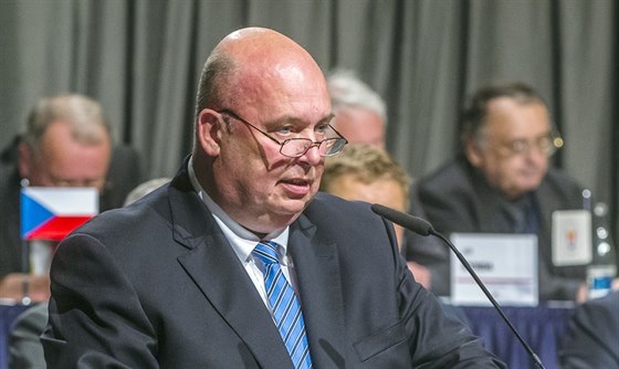 Miroslav Toman p�i projevu na XXVII. Sn�mu Hospodá�ské komory �R (28. kv�tna...