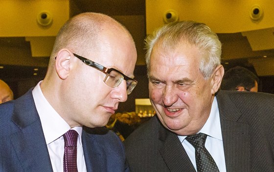 Premiér Bohuslav Sobotka a prezident Miloš Zeman hovoří na XXVII. Sněmu...