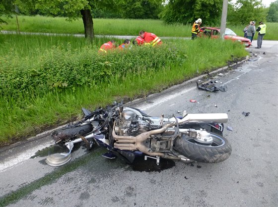 Na Karvinsku se srazilo osobní auto a motorka. Motorká nepeil