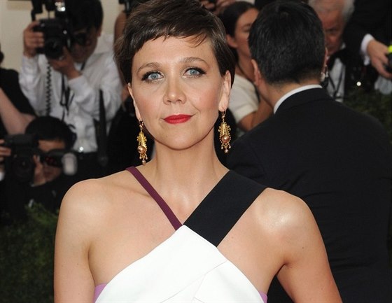 Maggie Gyllenhaalová na filmovém festivalu v Cannes