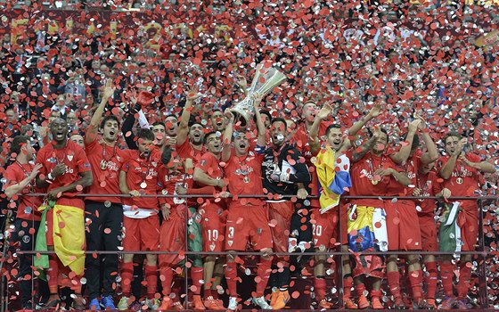 Budou zase fotbalisté Sevilly jásat s pohárem pro vítze Evropské ligy? 