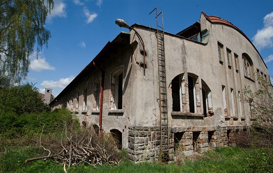 Textilka v Borovnice se bhem pár let promnila v dm hrzy (22.5.2015).