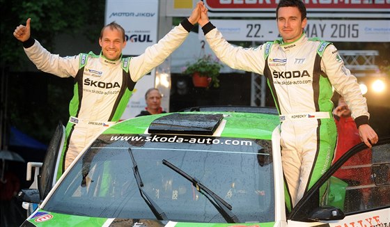 Vítzná posádka 43. roníku Rallye eský Krumlov Jan Kopecký (vpravo) a Pavel...