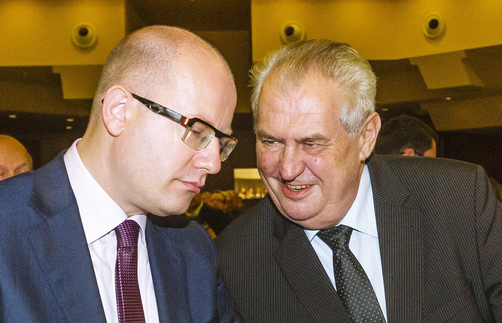 Premiér Bohuslav Sobotka a prezident Milo� Zeman hovo�í na XXVII. Sn�mu...