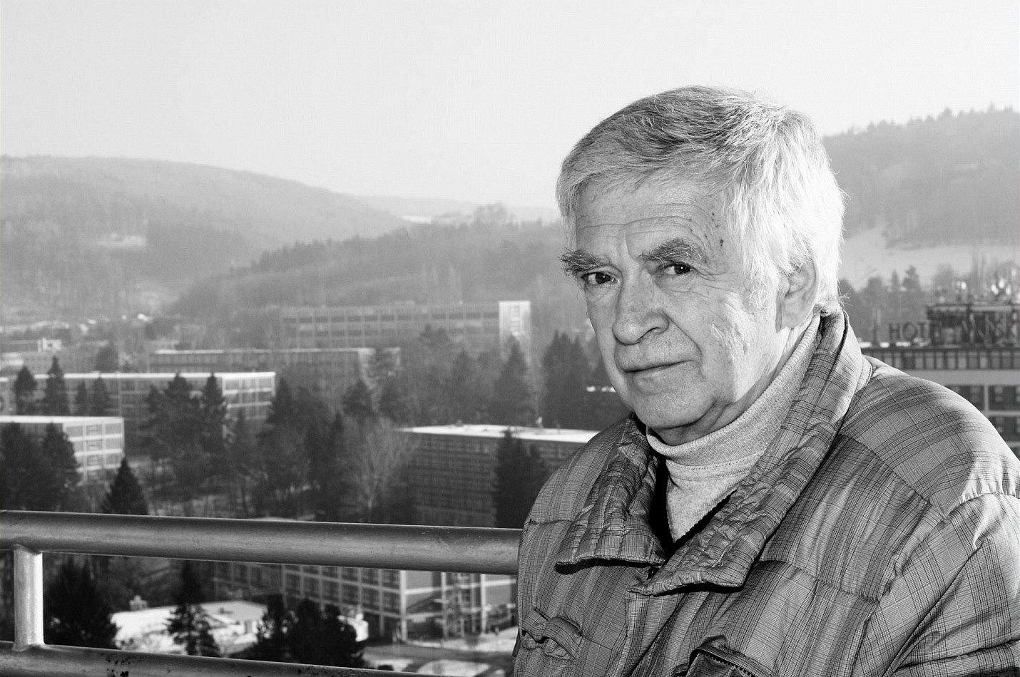 Aktivista Lud�k Mad�ra usp�l se svou �ádostí adresovanou Hradu.
