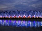 Jeden z moderních stadion v Baku pipomíná shluk krystal.