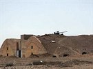 Islámský stát dobyl Asadovu vojenskou základnu nedaleko Palmýry (21. kvtna...
